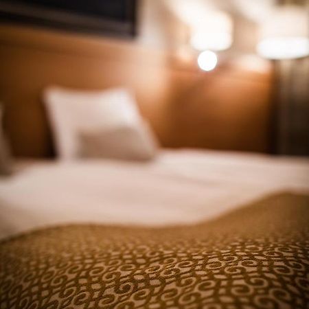 Hotel Aakenus โรวานิเอมิ ภายนอก รูปภาพ