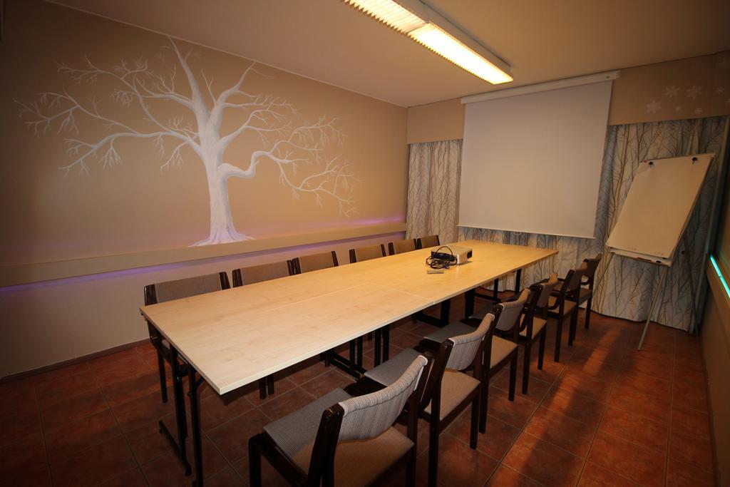Hotel Aakenus โรวานิเอมิ ภายนอก รูปภาพ
