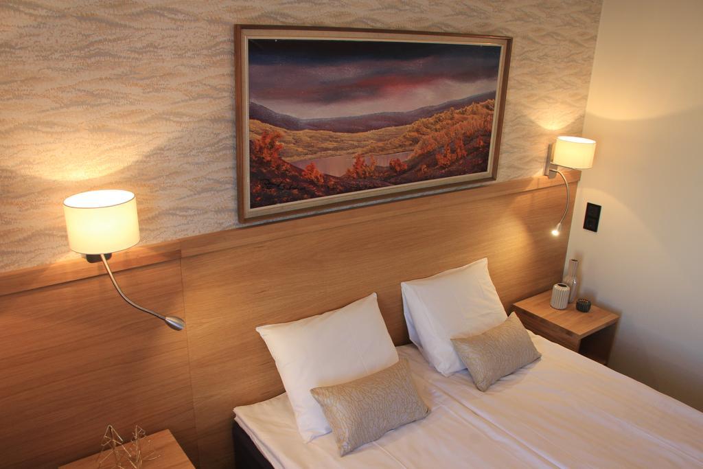 Hotel Aakenus โรวานิเอมิ ภายนอก รูปภาพ