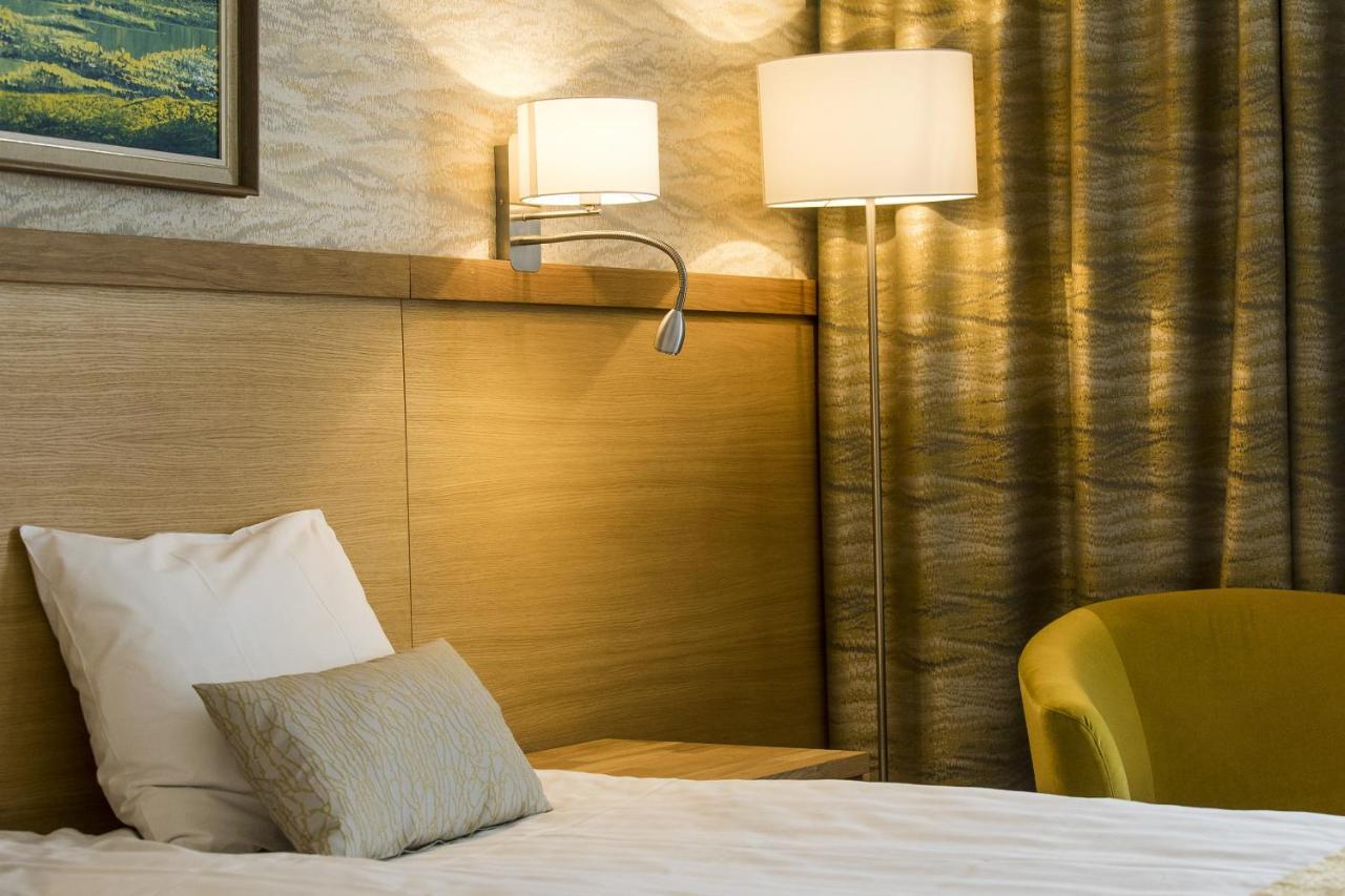 Hotel Aakenus โรวานิเอมิ ภายนอก รูปภาพ