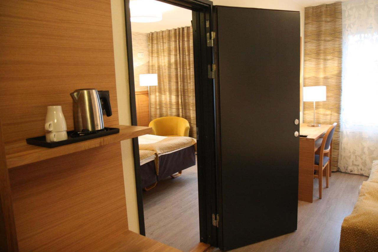 Hotel Aakenus โรวานิเอมิ ภายนอก รูปภาพ