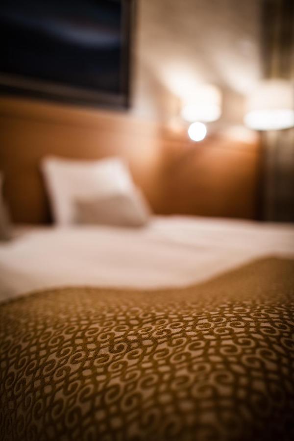 Hotel Aakenus โรวานิเอมิ ภายนอก รูปภาพ